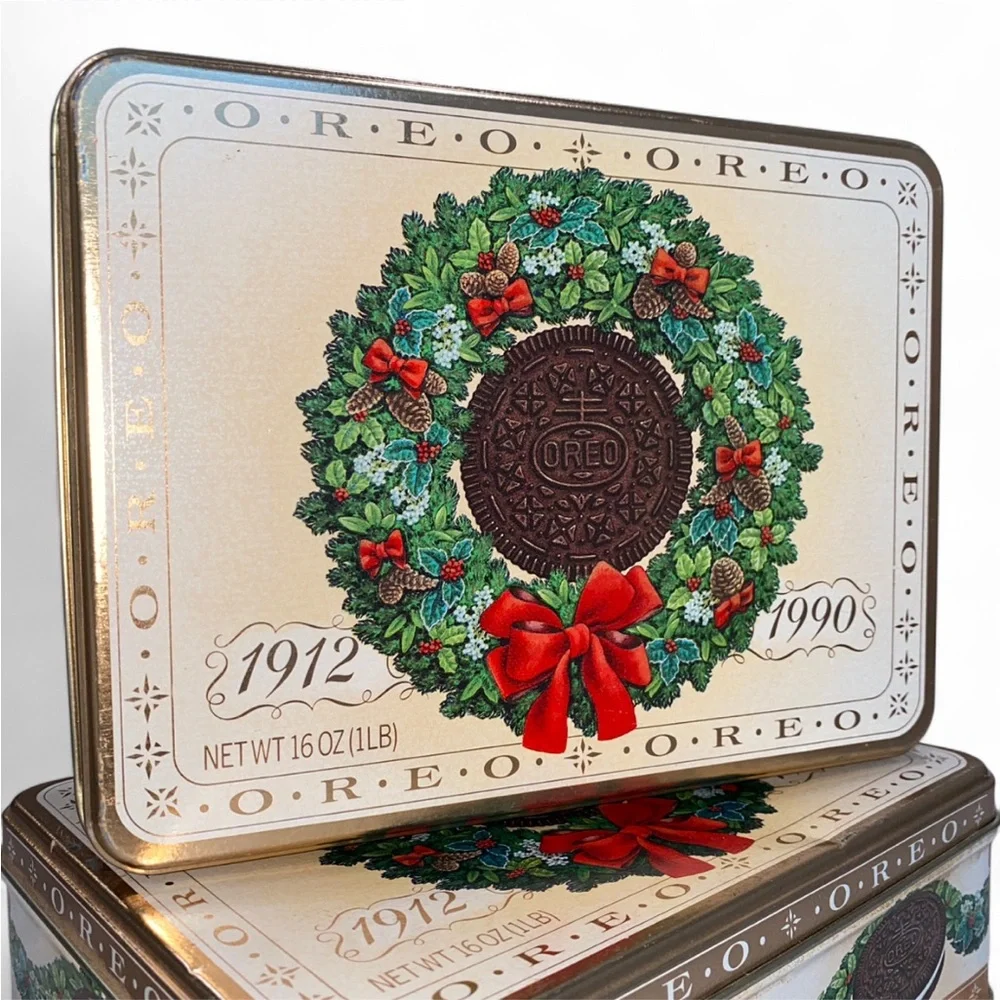 Oreo 90’s Holiday Tin with Festive Wreath Design